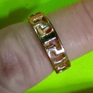 Goldtone cut out band ring size 6.5